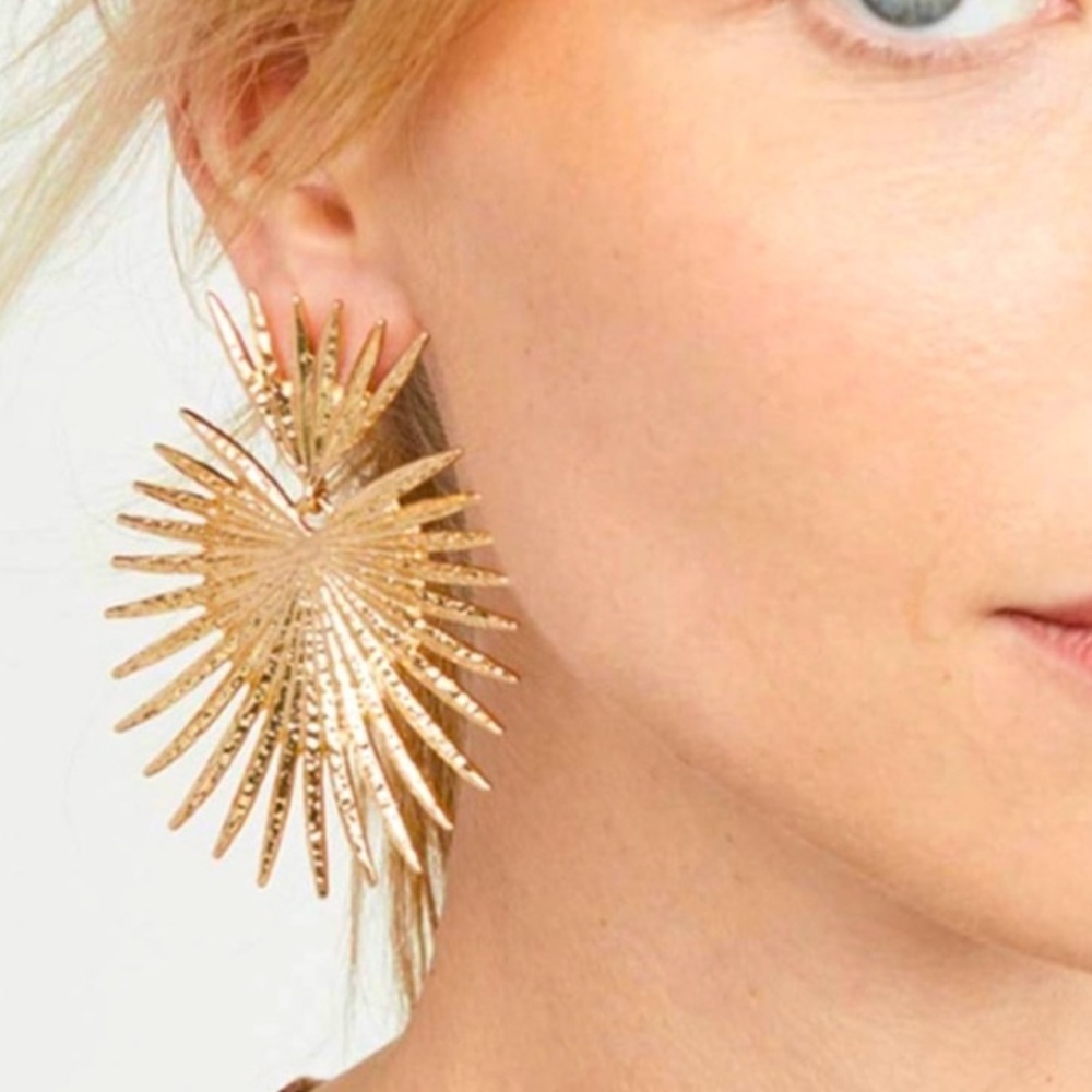 Urchin gold earrings